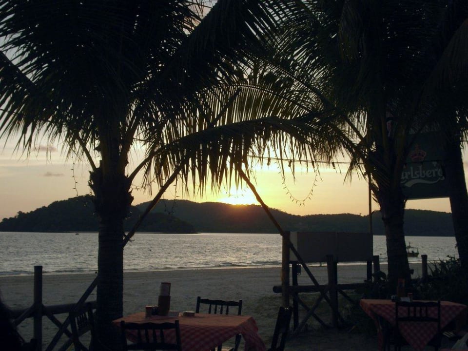 Blick vom Speisegarten zur Nachnarinsel Hotel Beach Garden Resort