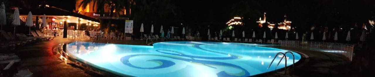 Pool am Hauptgebäude  Calimera Hane Garden