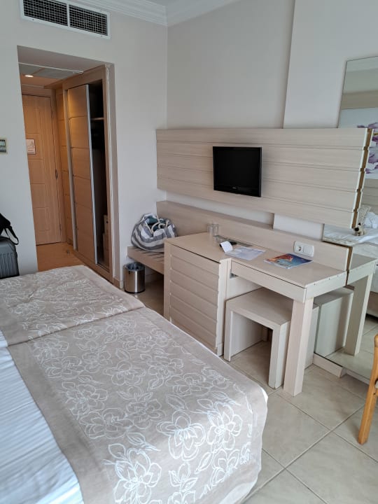 Zimmer Seaden Corolla Hotel