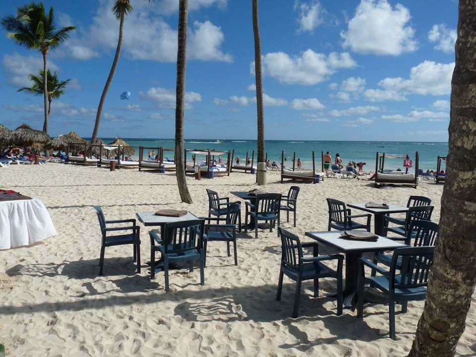 Hotelstrand mit Restaurant am Strand Punta Cana Princess All Suites Resort & Spa