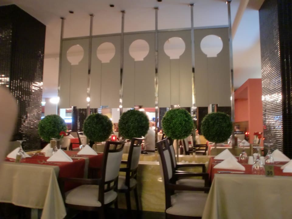 Abendessen   Commodore Elite Suites & Spa - Adults only