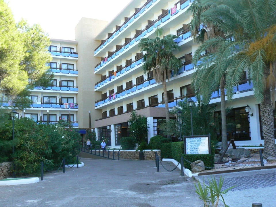 Eingang azuLine Hotel Bergantin
