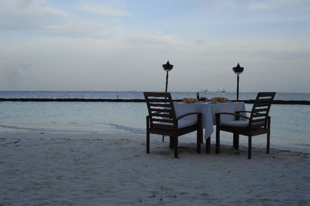 Dinner for two am Strand Baros Maldives Resort