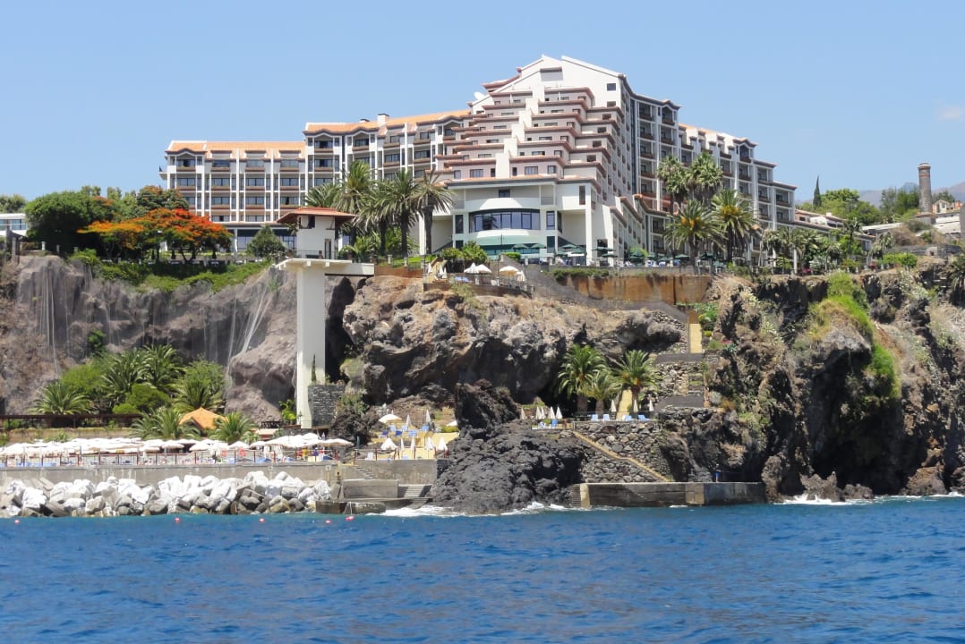 Das Cliff Bay von der Seeseite aus. Hotel The Cliff Bay (PortoBay)