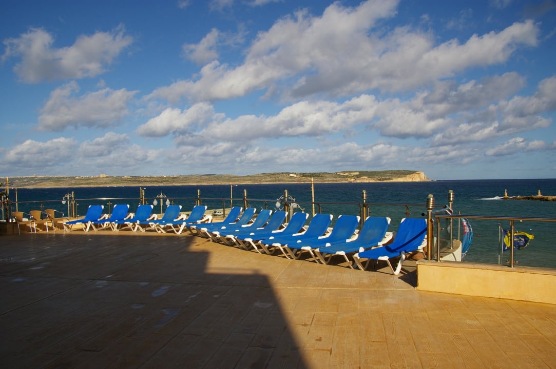 Blick vom Pool auf Comino Riviera Spa Resort - Adults Only