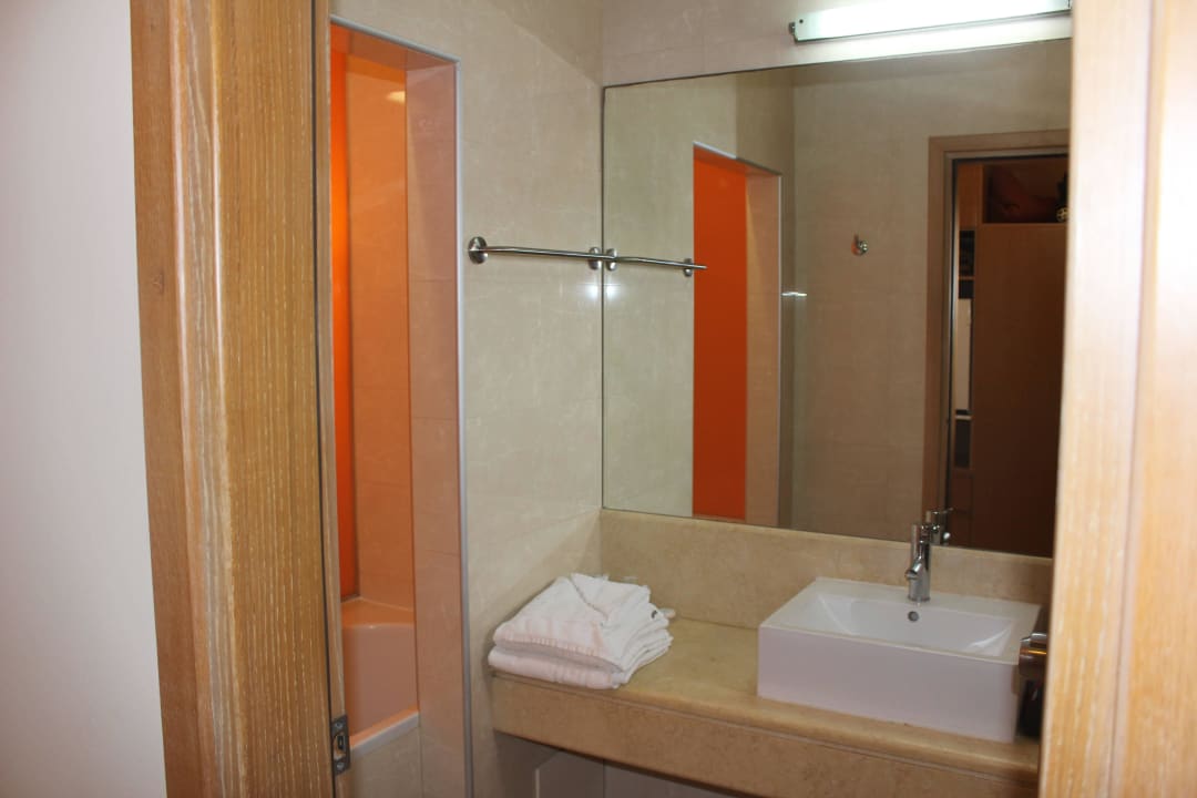 Bad Hotel Atlantis Beach