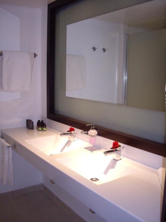 Teil des Badezimmers TUI BLUE Oceanis Beach and Spa Resort