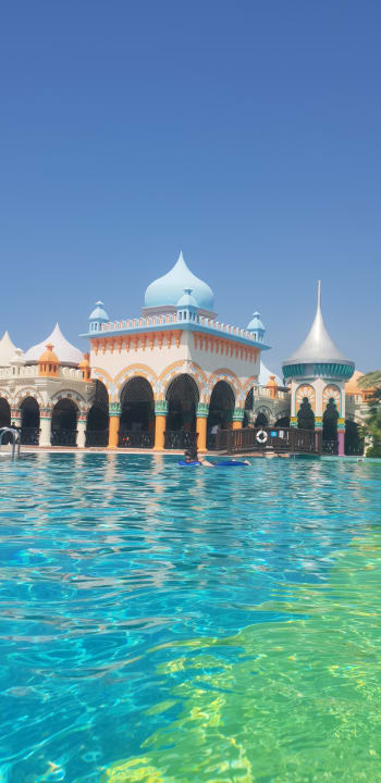 Pool Kamelya Aishen Club