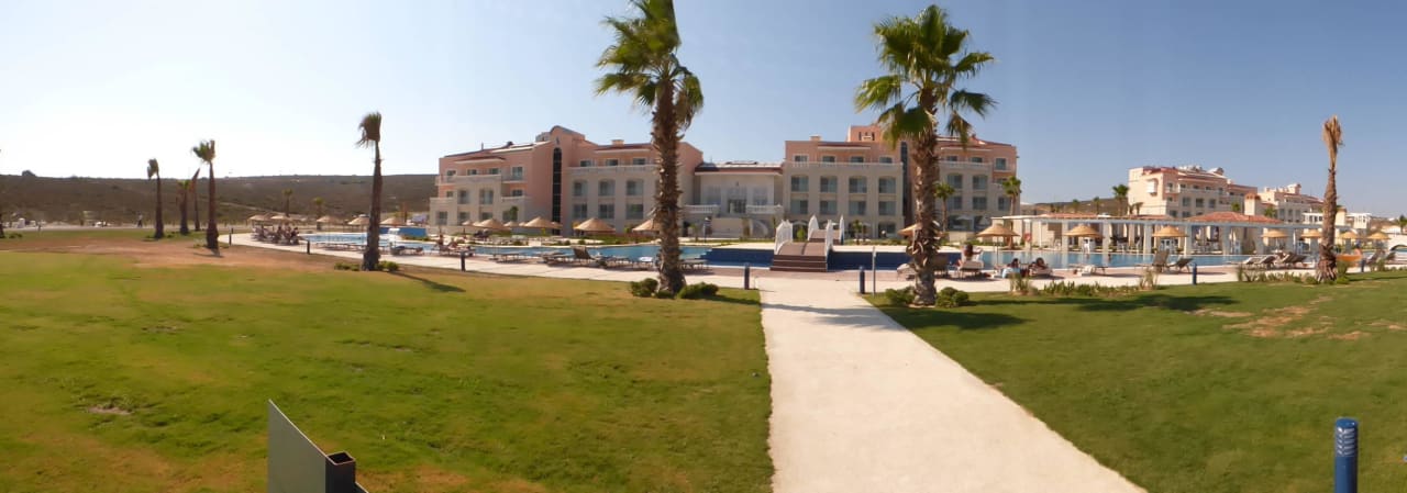 Hotelanlage vom Strand gesehen Alkoclar Exclusive Alacati