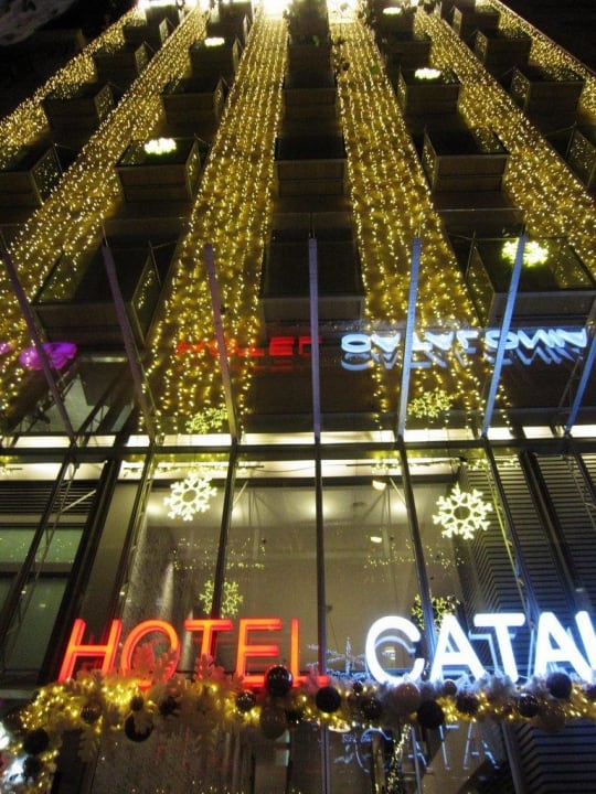Night facade Catalonia Square Hotel