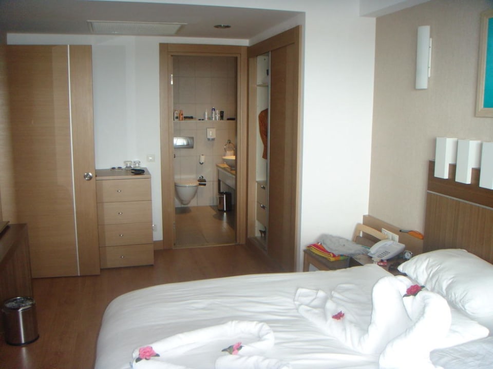 Elternschlafzimmer mit Blick zum Bad Sunis Kumköy Beach Resort Hotel & Spa