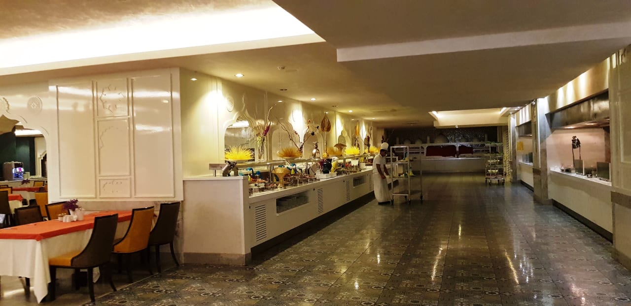 Gastro Royal Taj Mahal Hotel