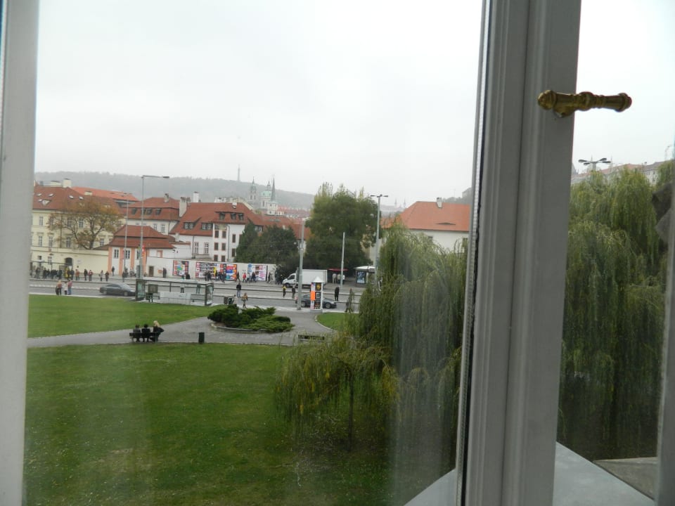 Вид из окна Hotel Klarov