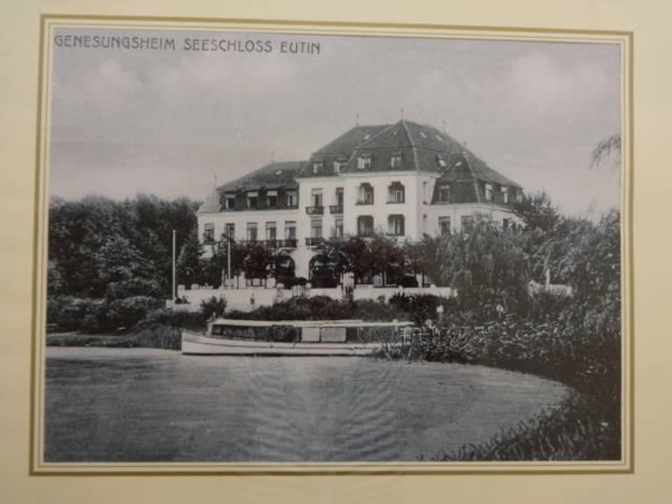 Ältere Hotelbilder in den Flurbereichen Seeschloß am Kellersee