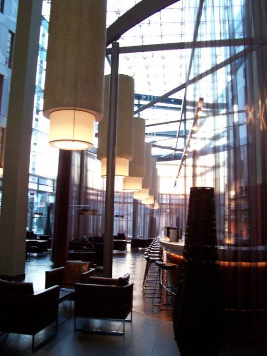 Hotelhalle mit Bar Radisson Blu Hotel Köln
