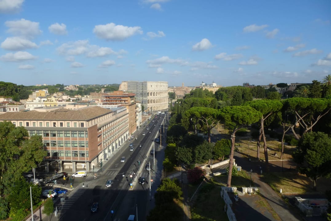 Blick von der Dachterrasse Mercure Roma Centro Colosseo