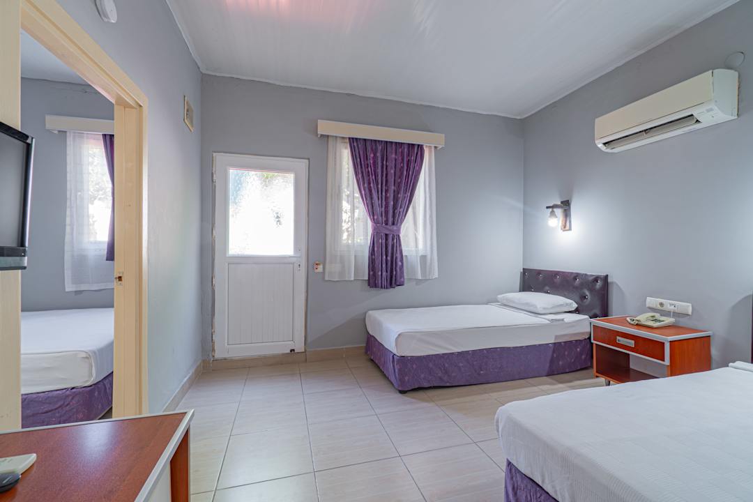 Zimmer Sayanora Hotel