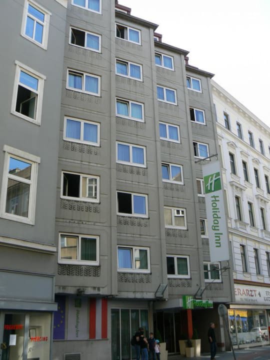 Von der Straße aus gesehen Holiday Inn Wien - City