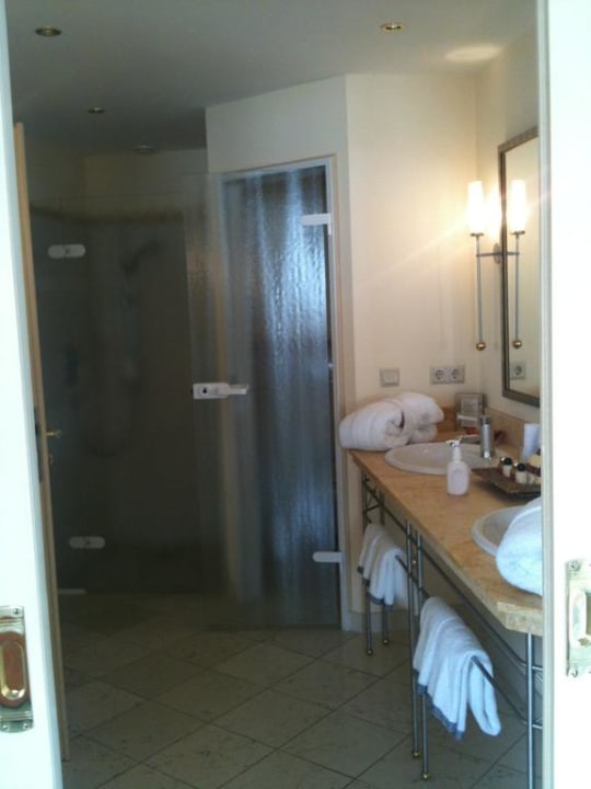 Dusche und WC hinter Glas Romantischer Winkel RoLigio® & Wellness Resort