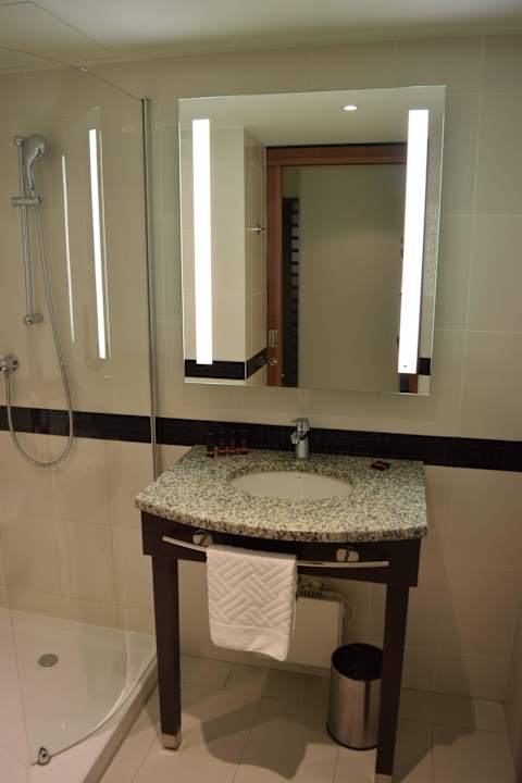 Badezimmer Hampton by Hilton Warsaw City Centre