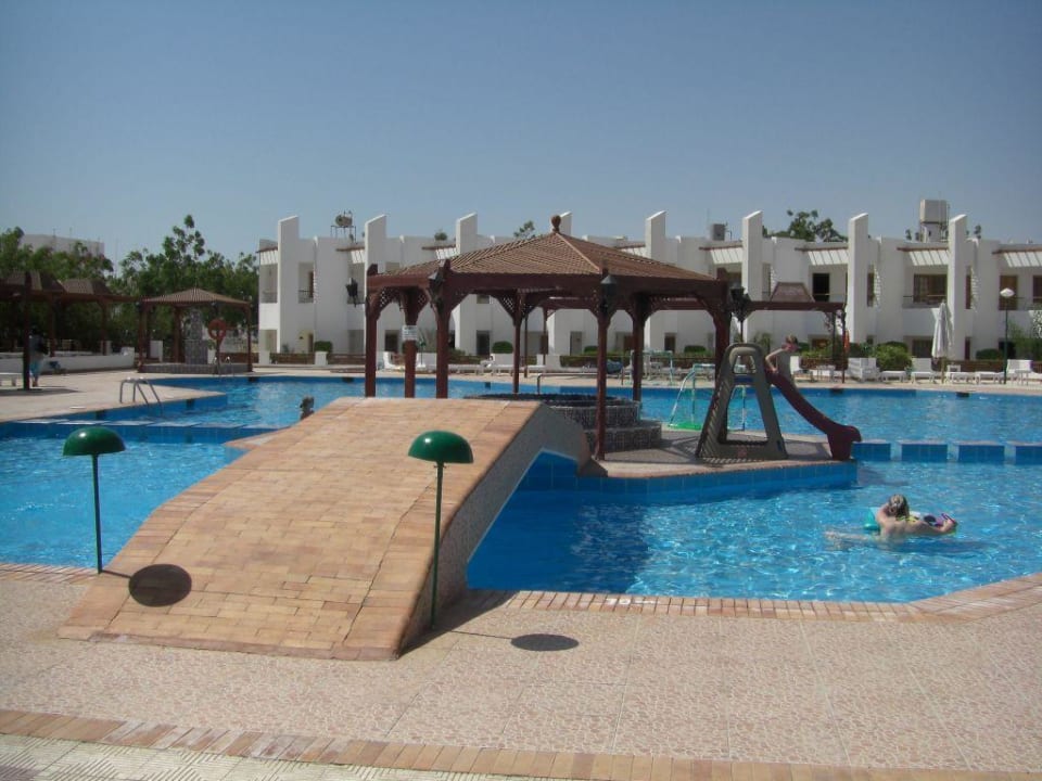 Pool Menaville Safaga