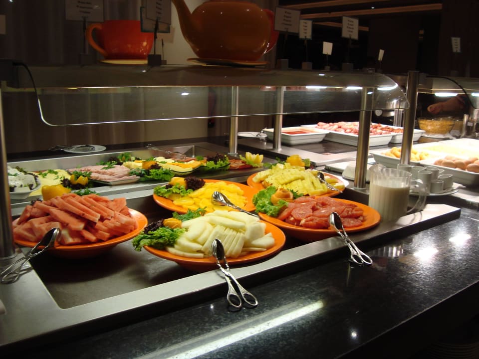Das leckere Frühstücksbuffet Pestana Promenade Ocean Resort Hotel