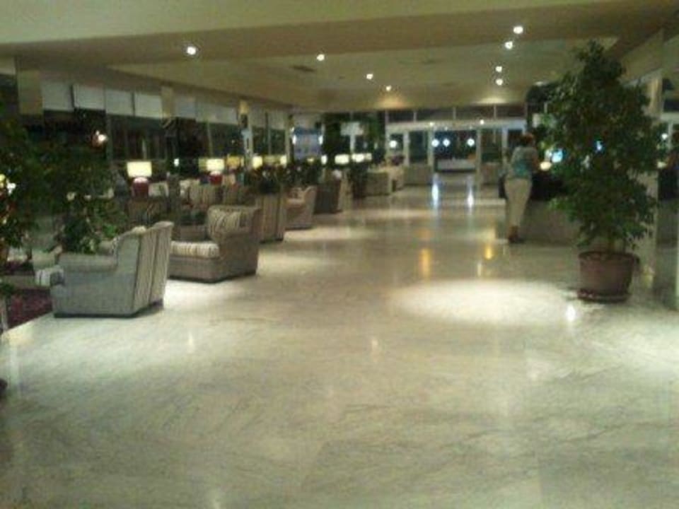 Die Rezeption war groß, beim Check-In gab es Sekt allsun Hotel Lucana