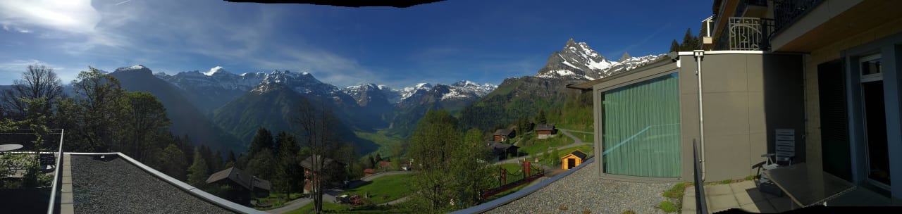 Ausblick vom Südbalkon Märchenhotel Braunwald