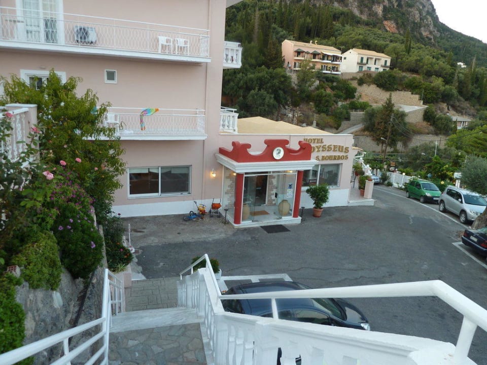 Eingang des Hotels Odysseus Hotel