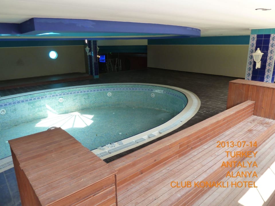 Nieczynny kryty basen w SPA NoxInn Club