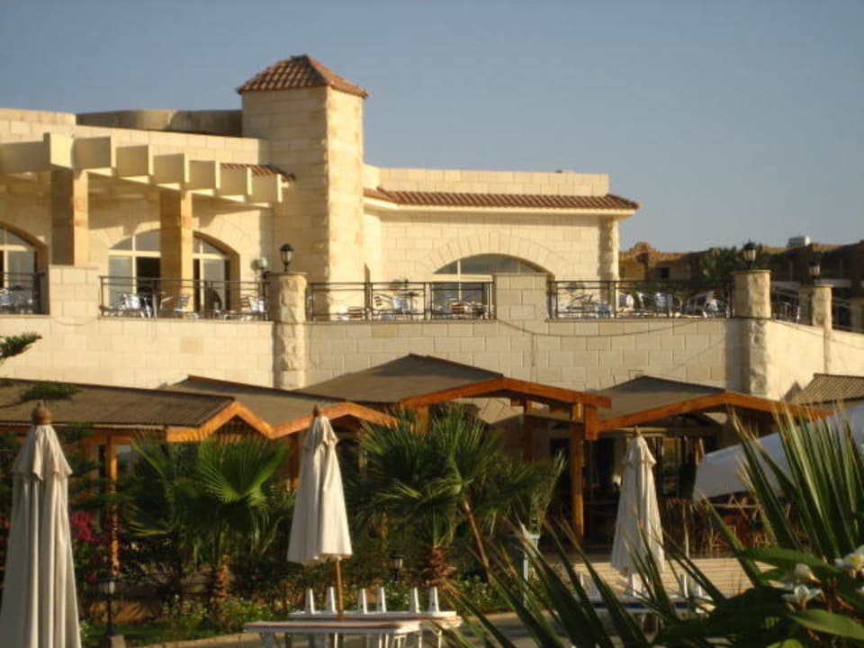 Tiffany's Terrasse im Morgenlicht Brayka Bay Resort