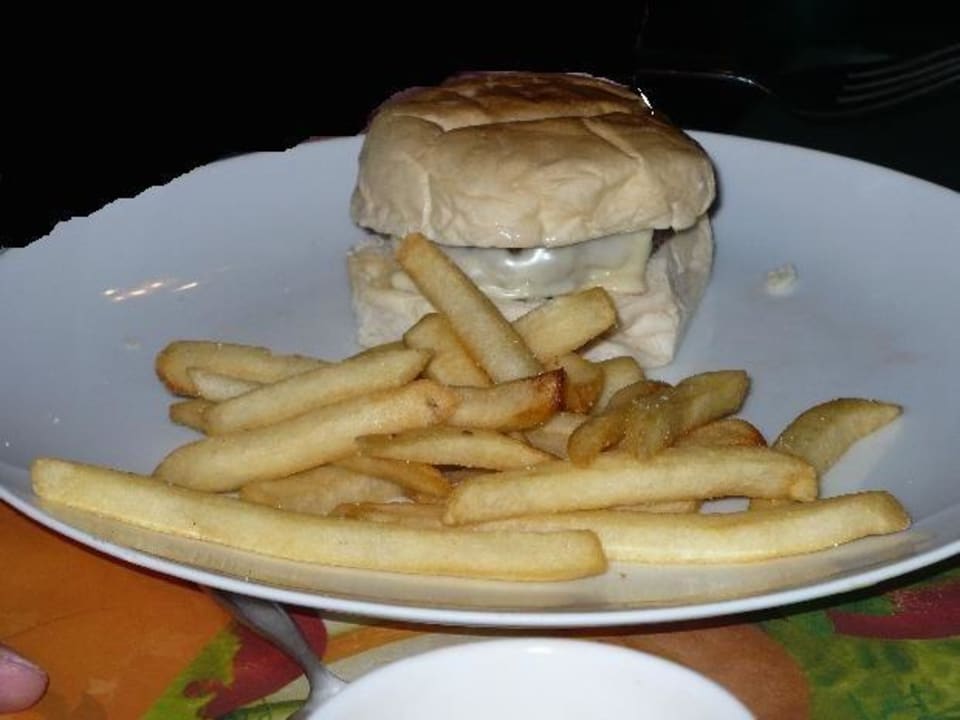 Cheeseburger mit Pommes SYLVAN Koh Chang