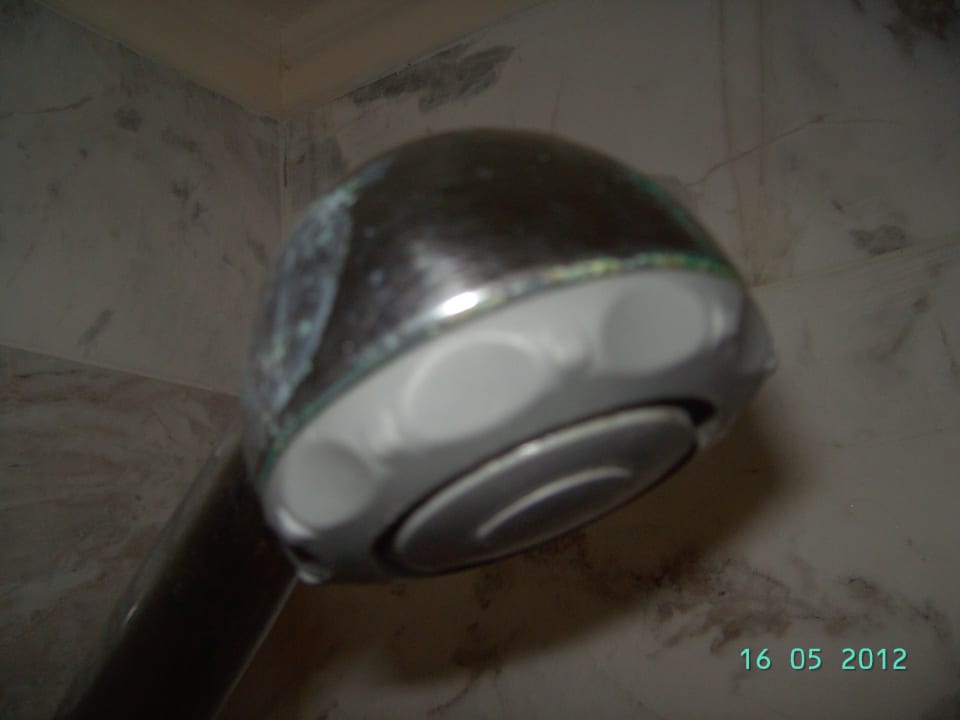 Bad in den Keller Zimmern Kresten Palace Hotel