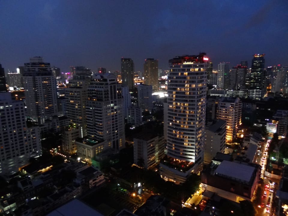 Bangkok by night Royal Benja Hotel
