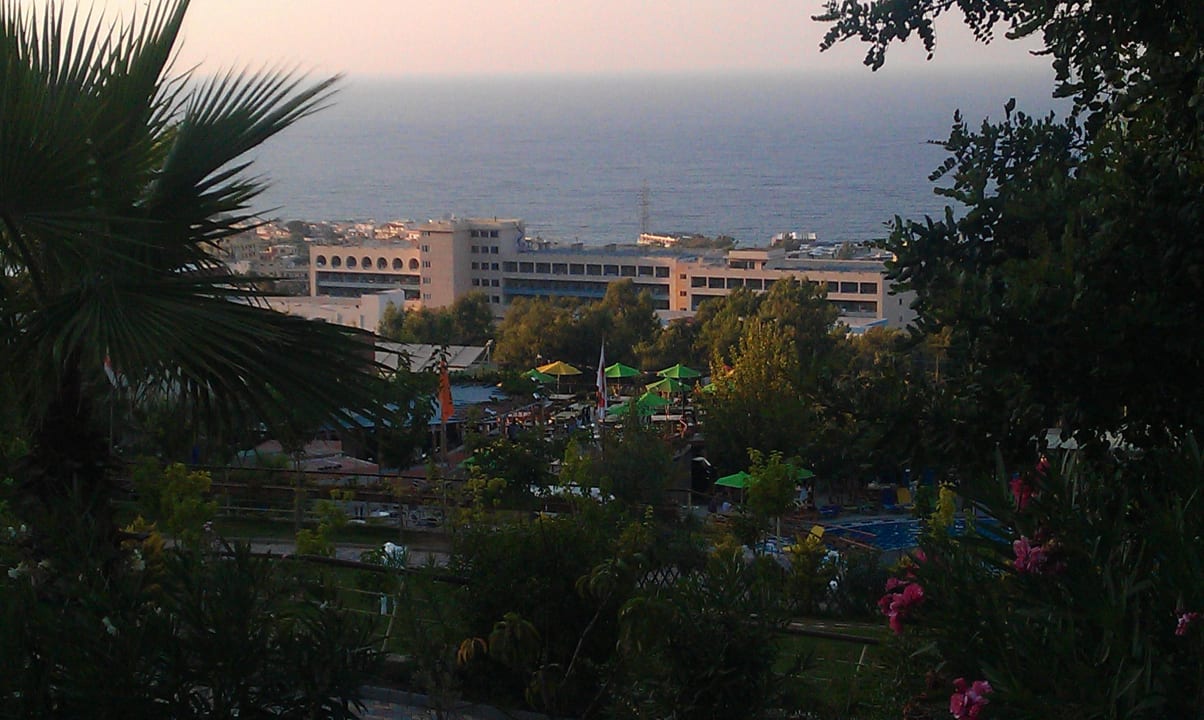 Das Hotel oben vom Berg (Juli 2012) Royal & Imperial Belvedere Resort