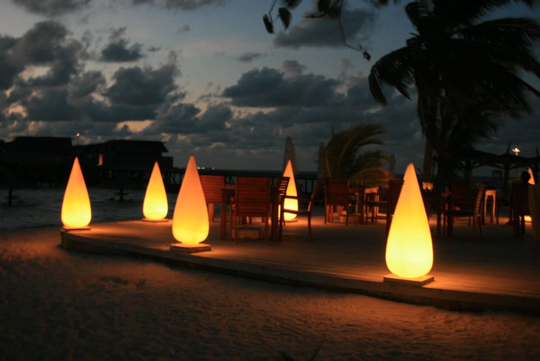 Abendstimmung Centara Ras Fushi Resort & Spa Maldives