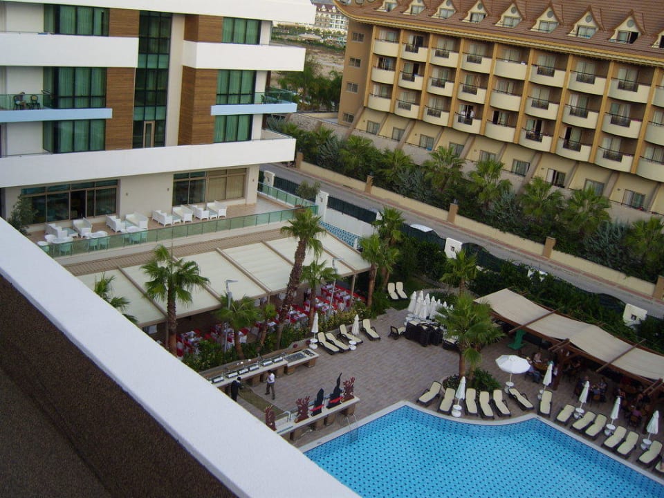 Blick von Zimmer 3410 auf Restaurant Port Side Resort Hotel