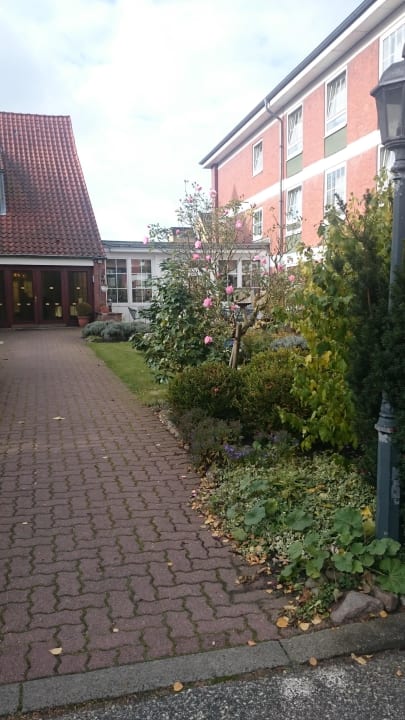 Eingang vom Parkplatz Signature Hotel Drei Kronen Elmshorn