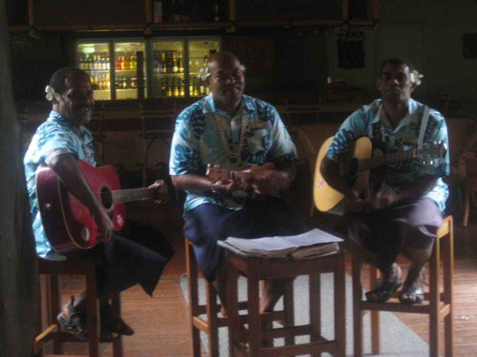 Einheimische Musik schon zu Frühstück Hotel Outrigger on the Lagoon - Fiji