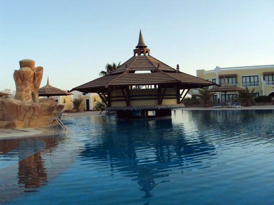 Jeden z basenów Hotel El Faraana Reef Resort