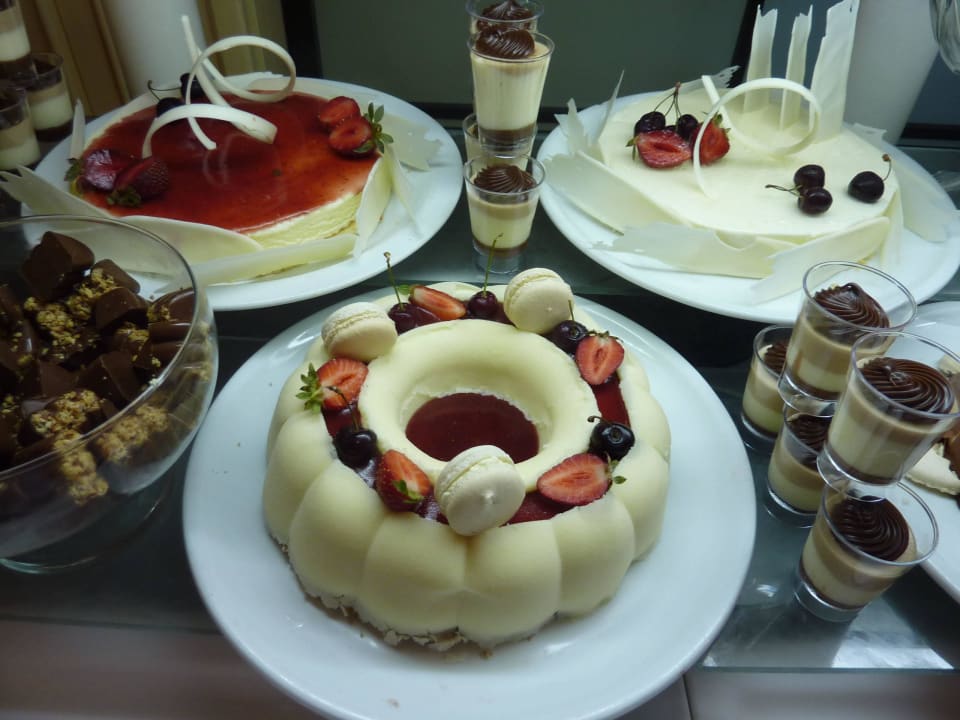 Teil vom Dessertbüffet TUI MAGIC LIFE Africana