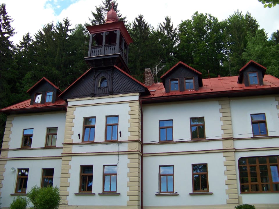 Mitten in der Natur gelegen, mit vielen Wanderwegen Hotel pod Šikmou Věží