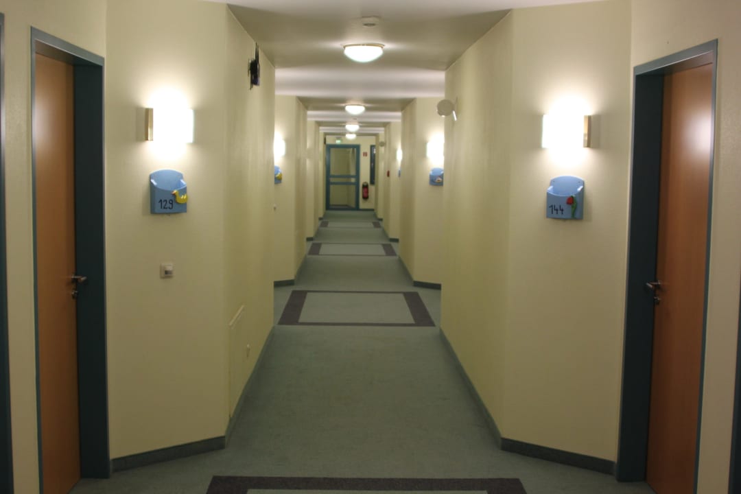 Flur mit Zimmerabgang Casa Familia Familienferienstätte