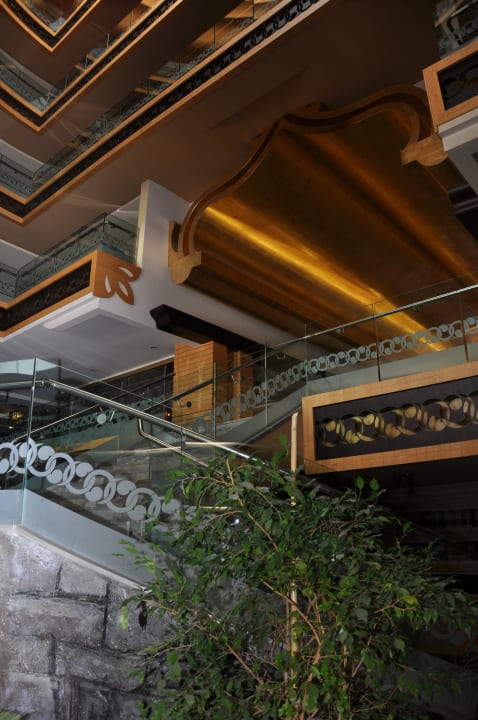 Blick von unten in die Lobby Hotel Royal Dragon