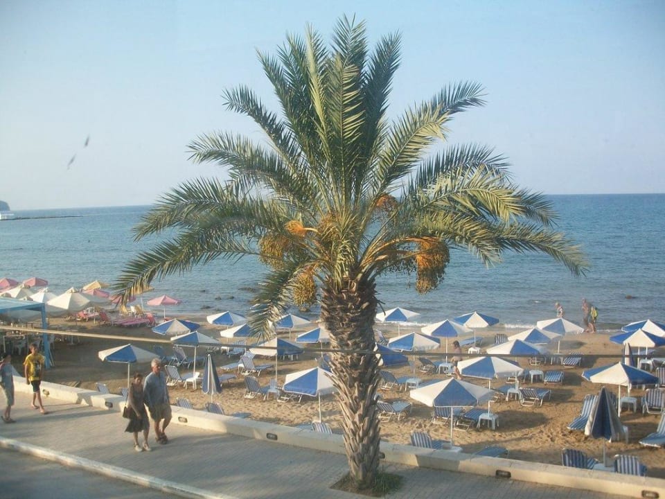 Blick aus dem Hotel zum Strand Hotel Corissia Princess