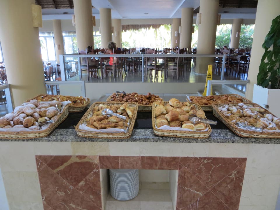 Das Früchstücksbüffet gleich um 7 Uhr Hotel Viva Dominicus Beach by Wyndham - All Inclusive Resort