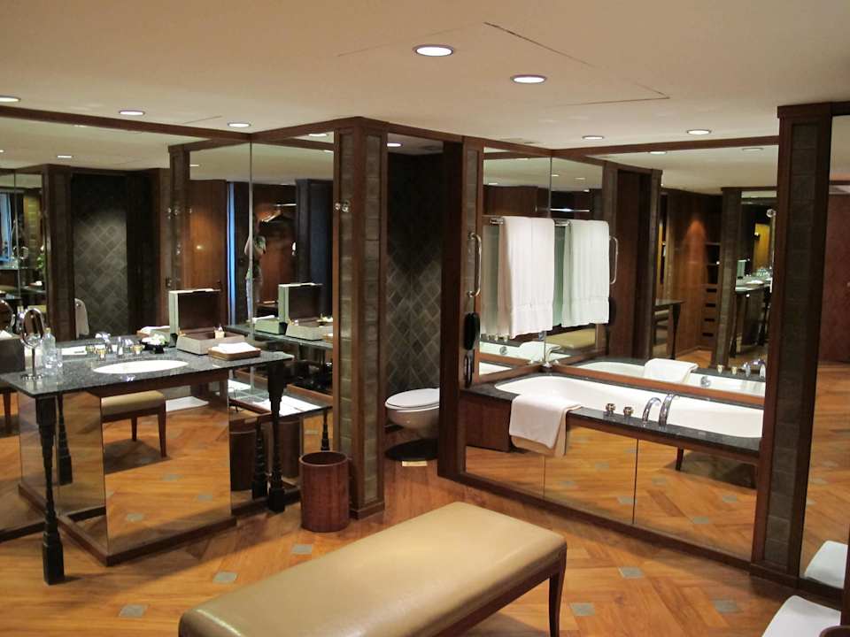 Badezimmer (sehr groß und verspiegelt) Hotel The Sukhothai Bangkok