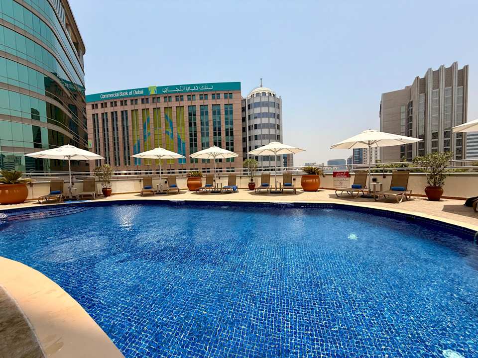 Pool City Seasons Suites