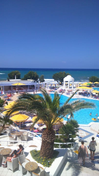 Widok z naszego balkonu Hotel Serita Beach
