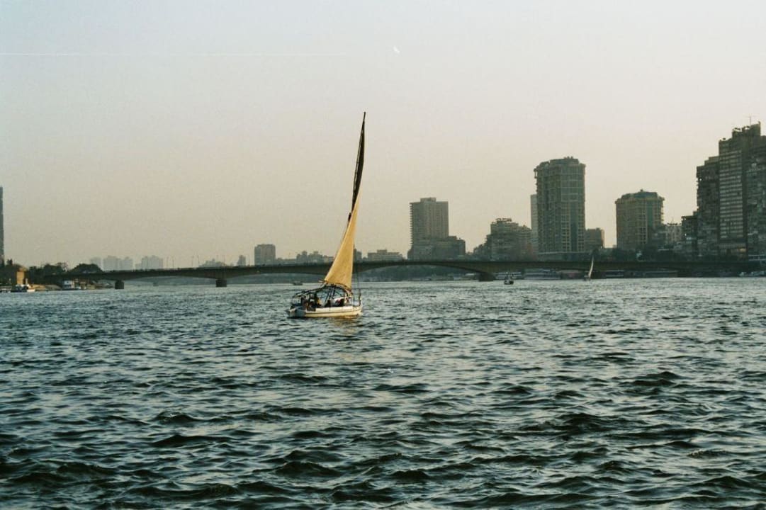 Blick von der Restaurant- Terrasse stromaufwärts Hotel Sheraton El Gezirah